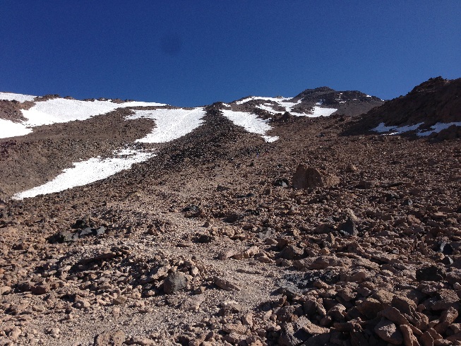 برف و سنگلاخ ویژگی زمین های بالای 4500 متری است